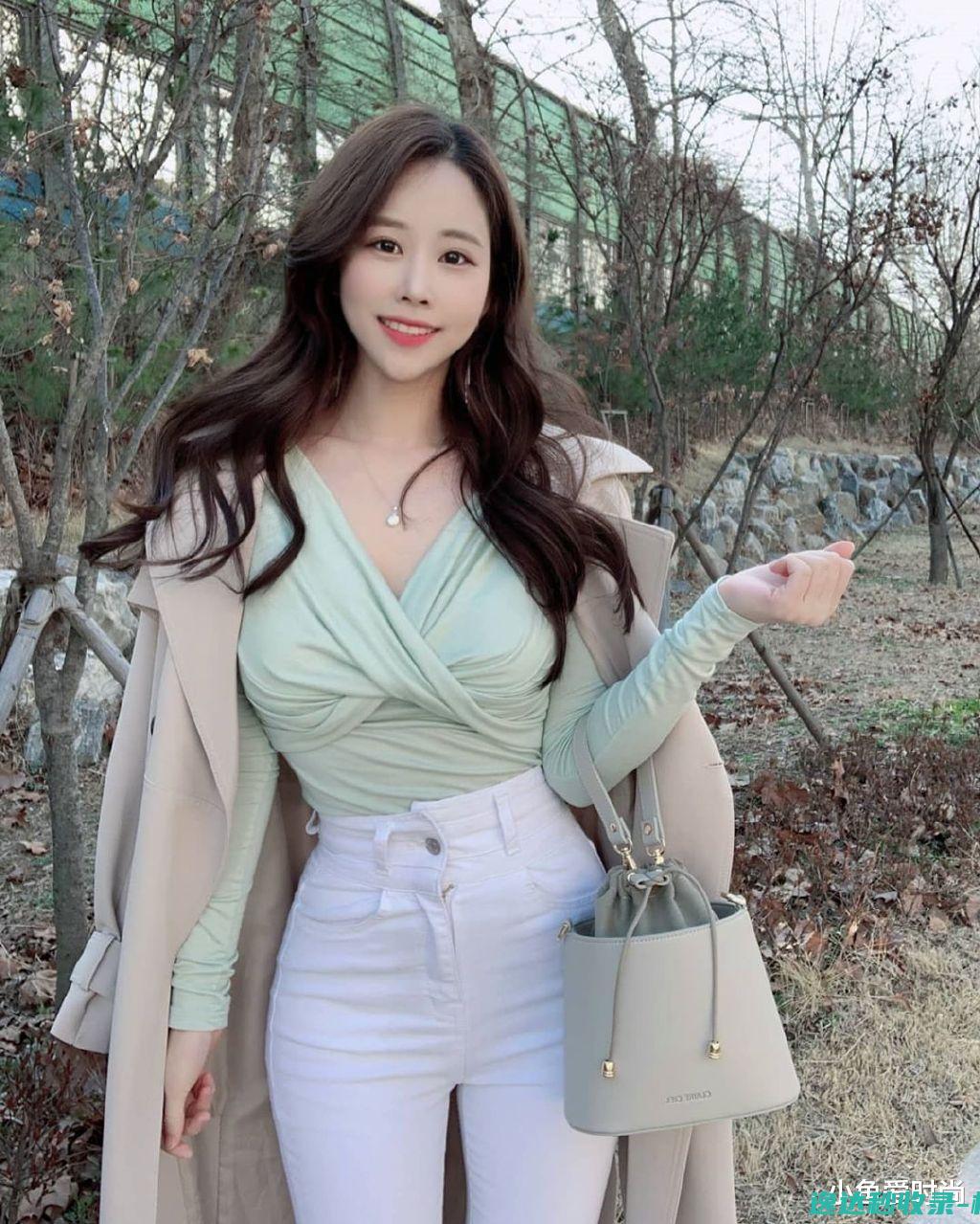 衣服被捆成“麻花”,还敢再“紧点”?换我都无法呼吸_美女欣赏