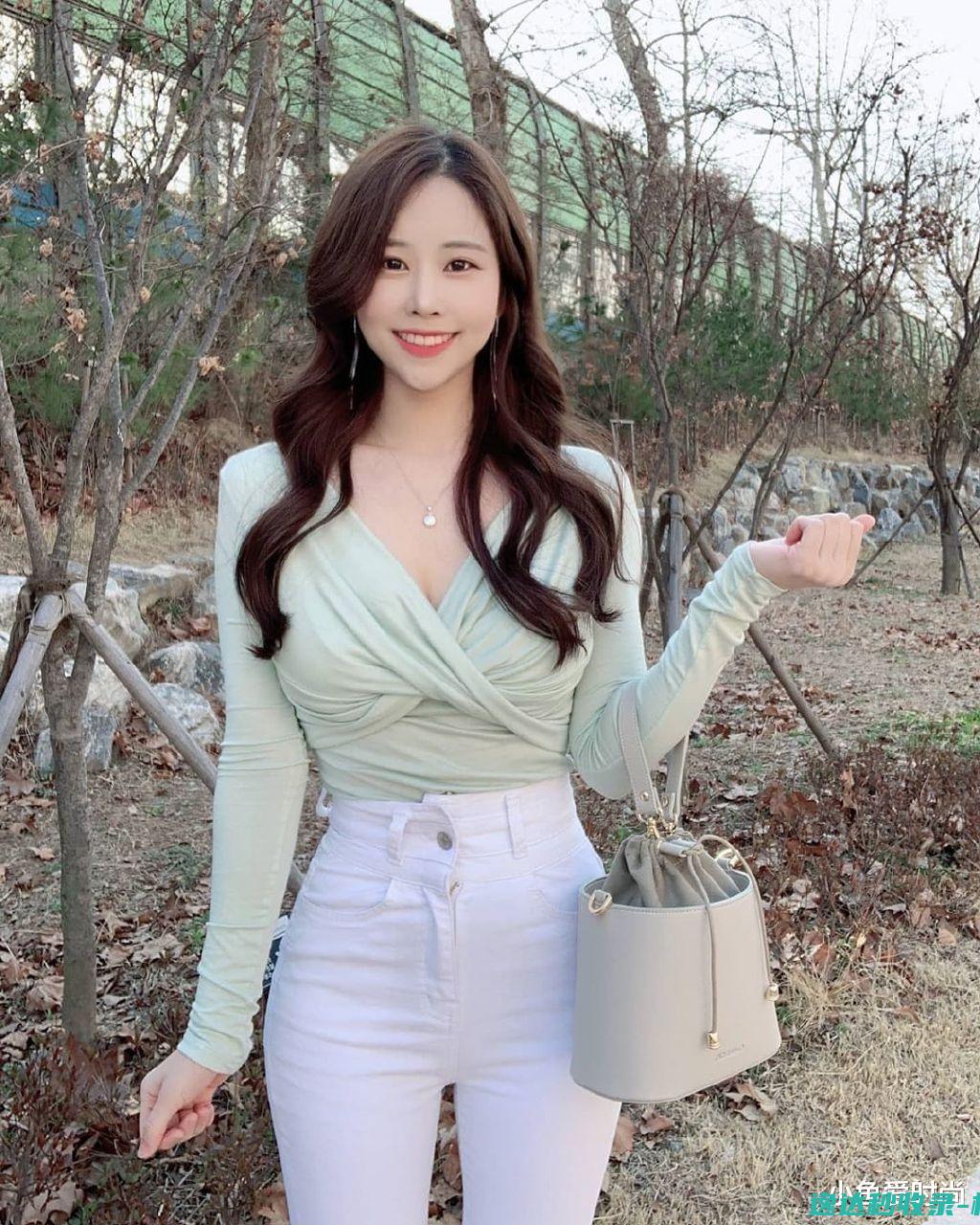 衣服被捆成“麻花”,还敢再“紧点”?换我都无法呼吸_美女欣赏